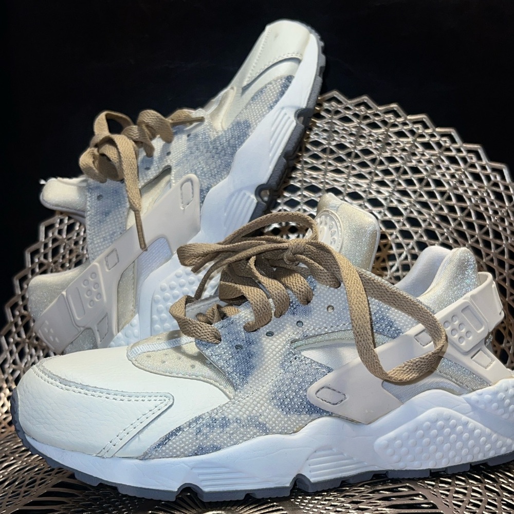 Nike Women's Air Huarache Run Premium Gym Shoe